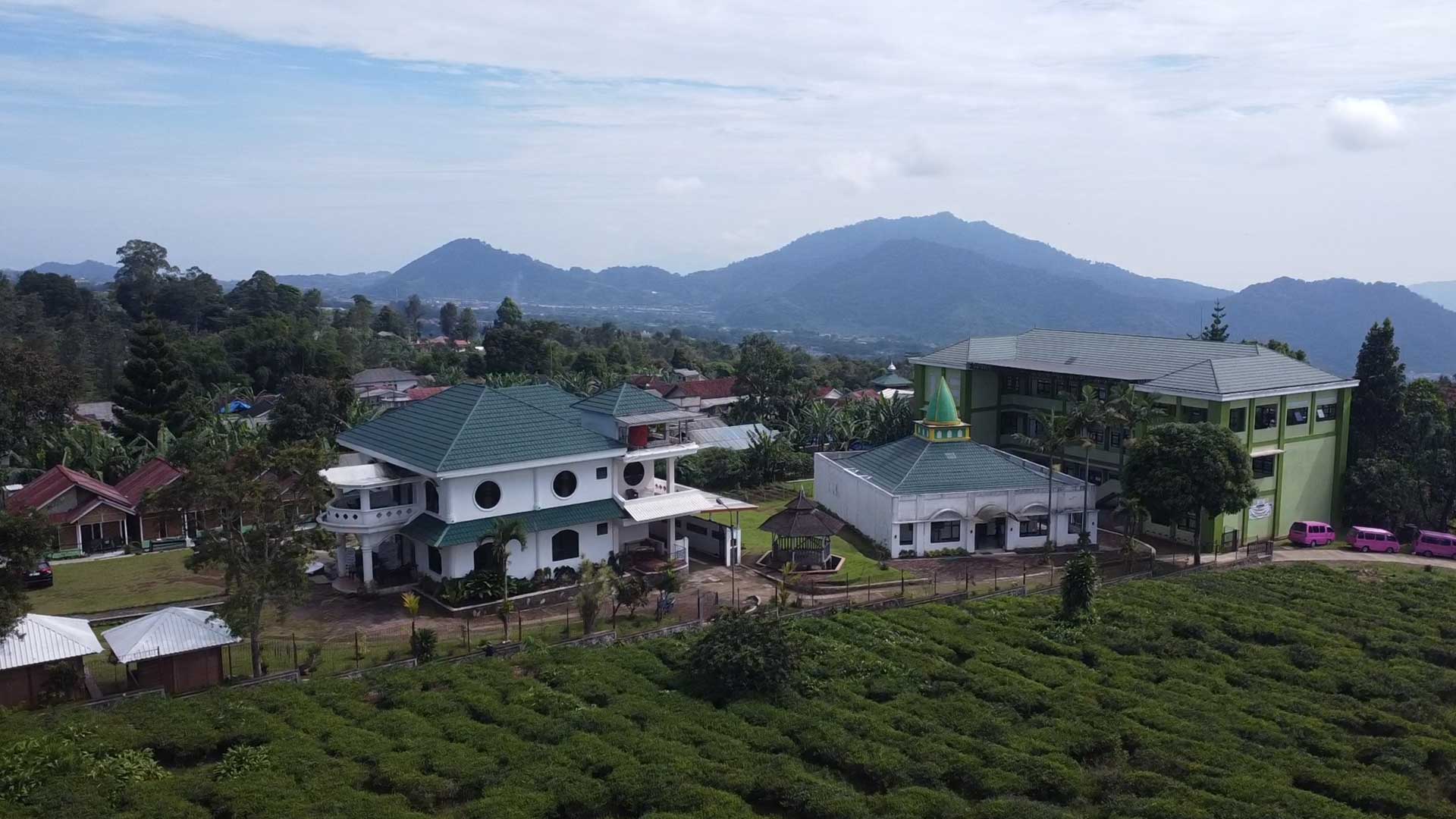 Villa, Masjid dan Gedung Asrama Akhwat